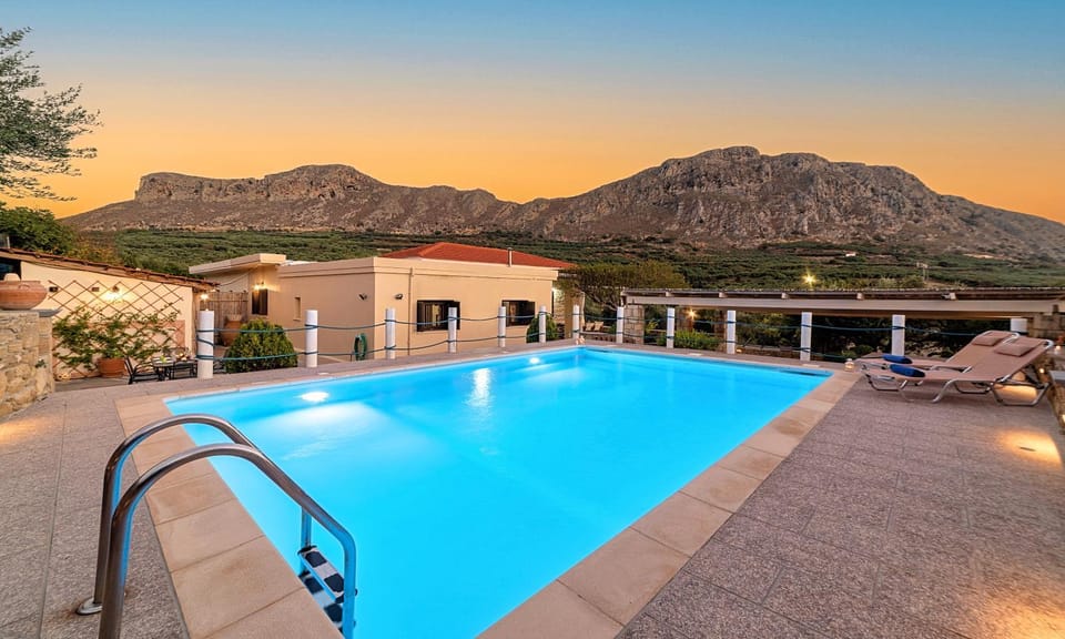 Patio, Nearby landmark, Day, Natural landscape, Mountain view, Pool view, Swimming pool, sunbed