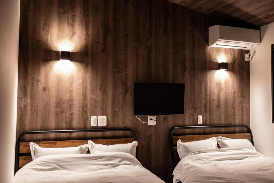 Bed, TV and multimedia, Photo of the whole room, Bedroom, air conditioner