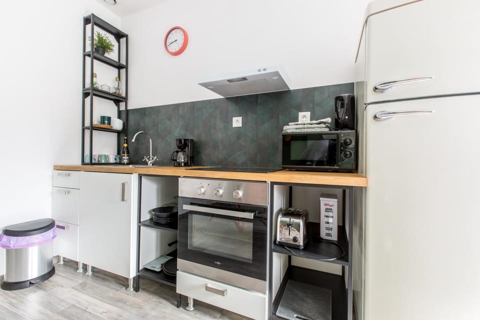 Kitchen or kitchenette, stove, kitchen