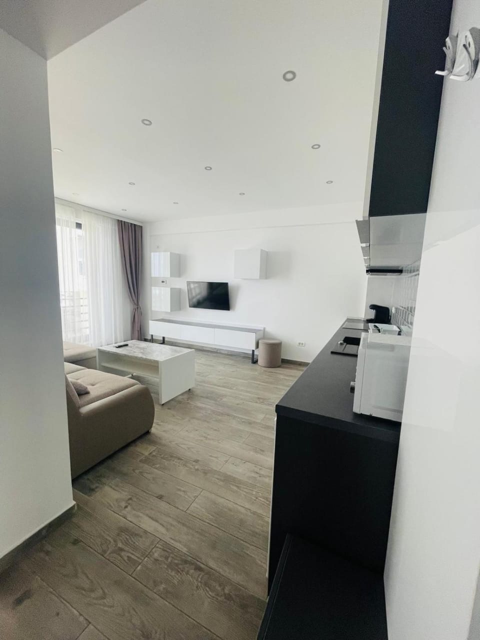 Bed, TV and multimedia, Kitchen or kitchenette, Living room, Seating area