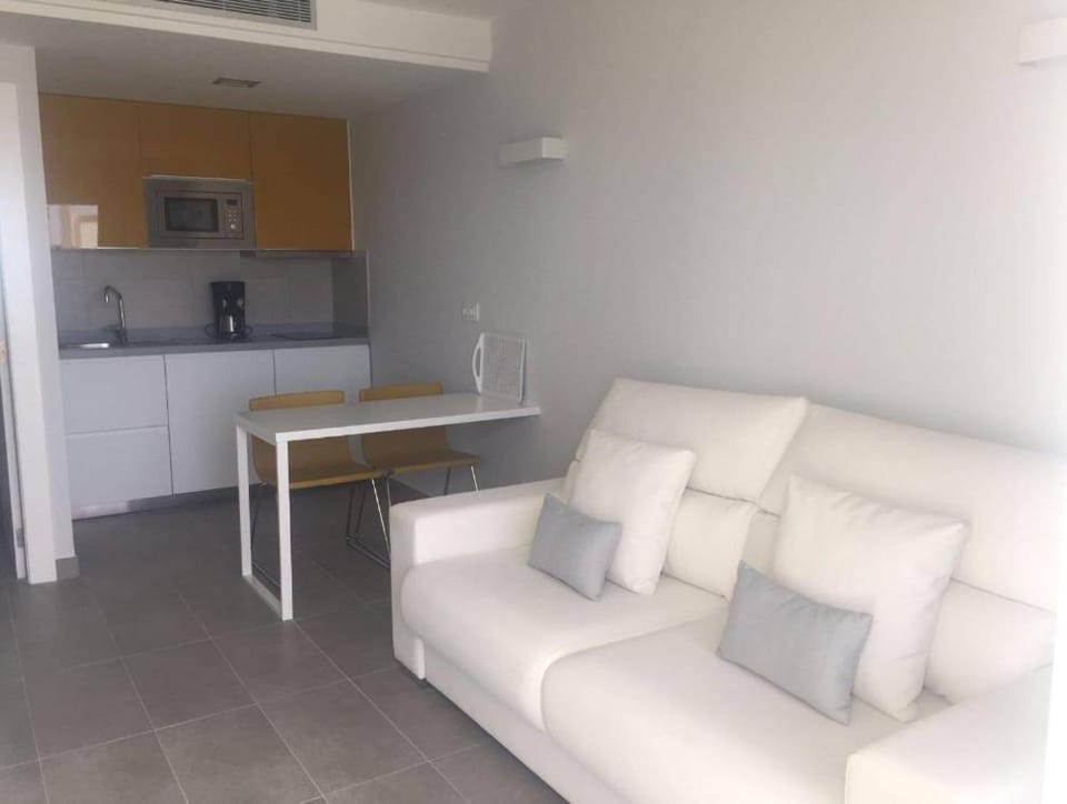 Kitchen or kitchenette, Lounge or bar