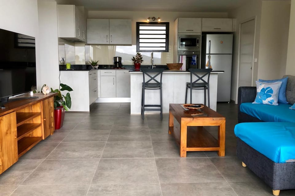 Kitchen or kitchenette, Living room