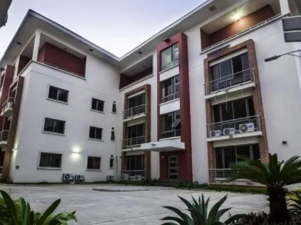 Goosepen 3 Bedrooms Apartment Nature lodge in Lagos