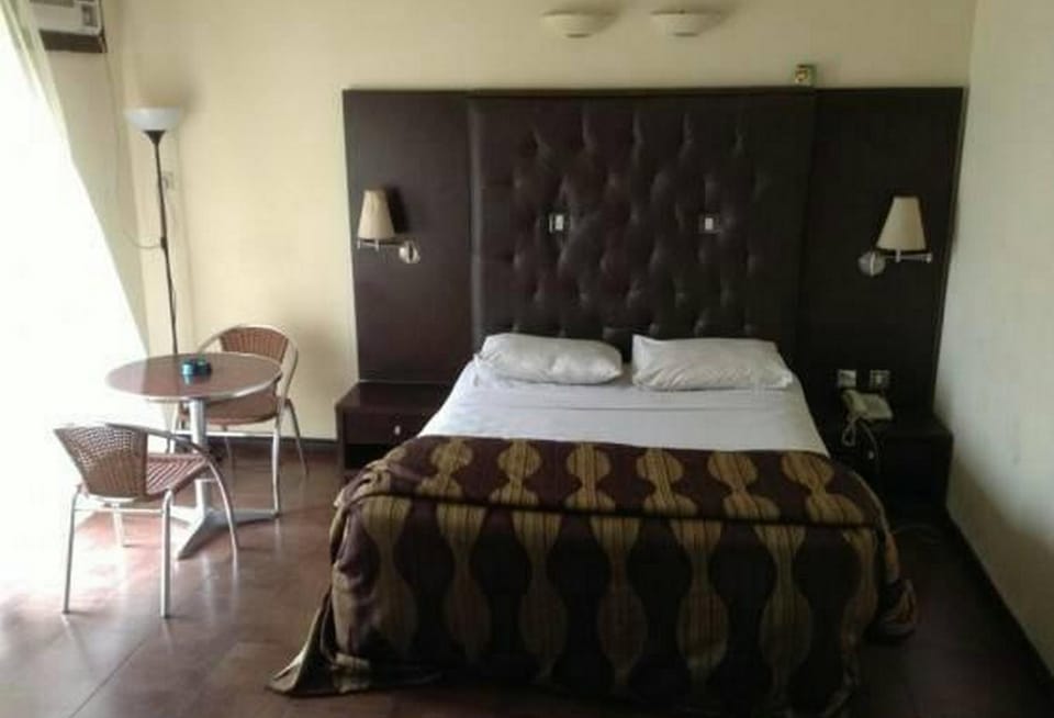 Nelrose Hotel - Class King Bed and Breakfast in Nigeria