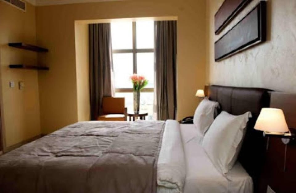 The Avenue Suites - Guest Room Bed and Breakfast in Lagos