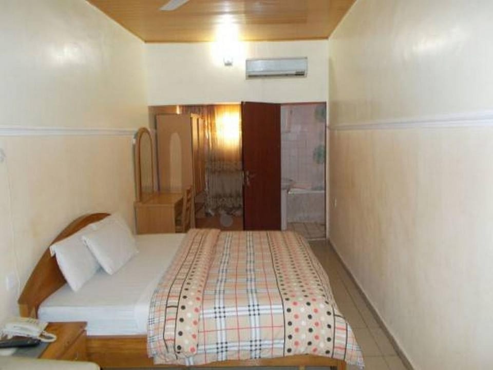 Bahamas Hotels - Guest Room Bed and Breakfast in Abuja