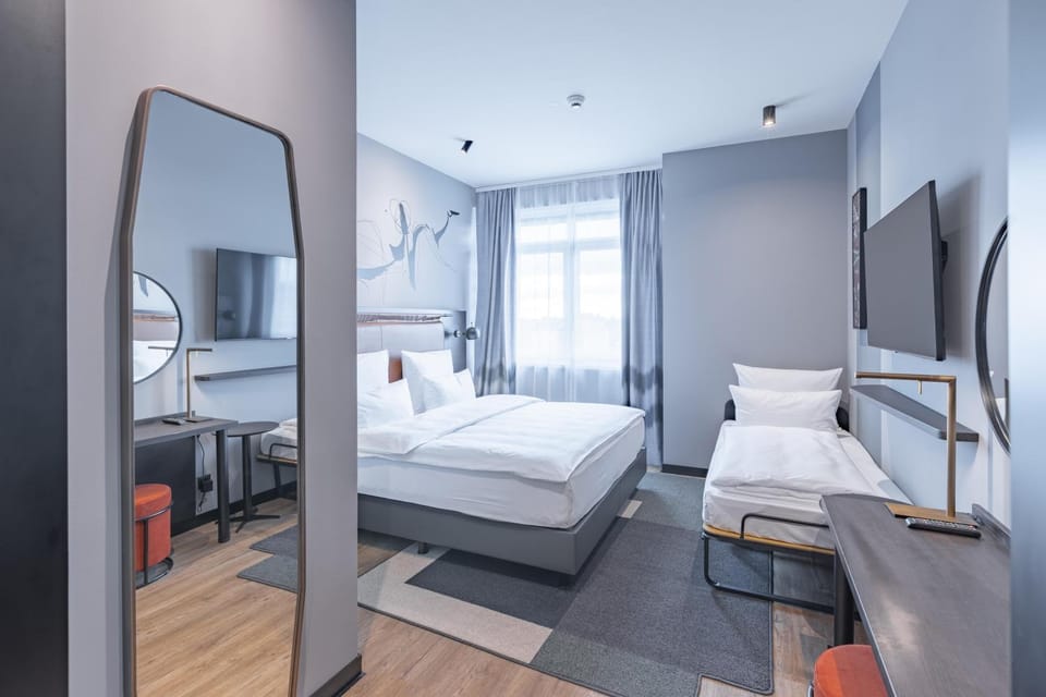 Shower, Toilet, Bed, TV and multimedia, Photo of the whole room, Pets