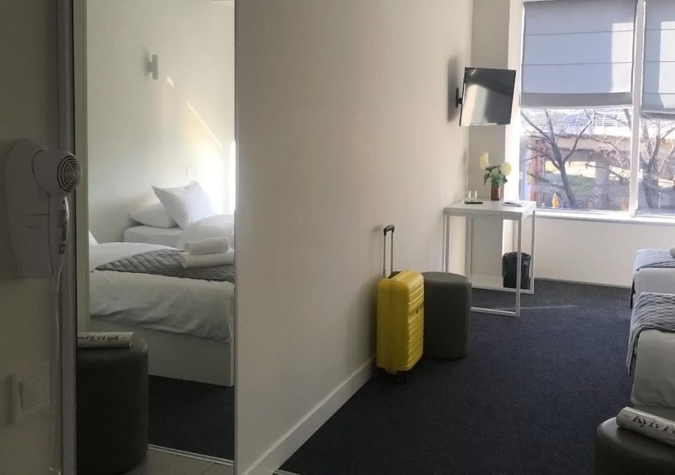 Photo of the whole room, Decorative detail, heating