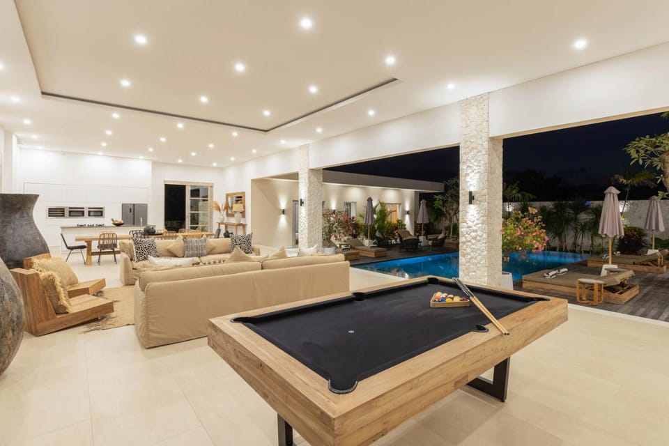 Billiard, View (from property/room), Living room, Seating area, Pool view, sunbed