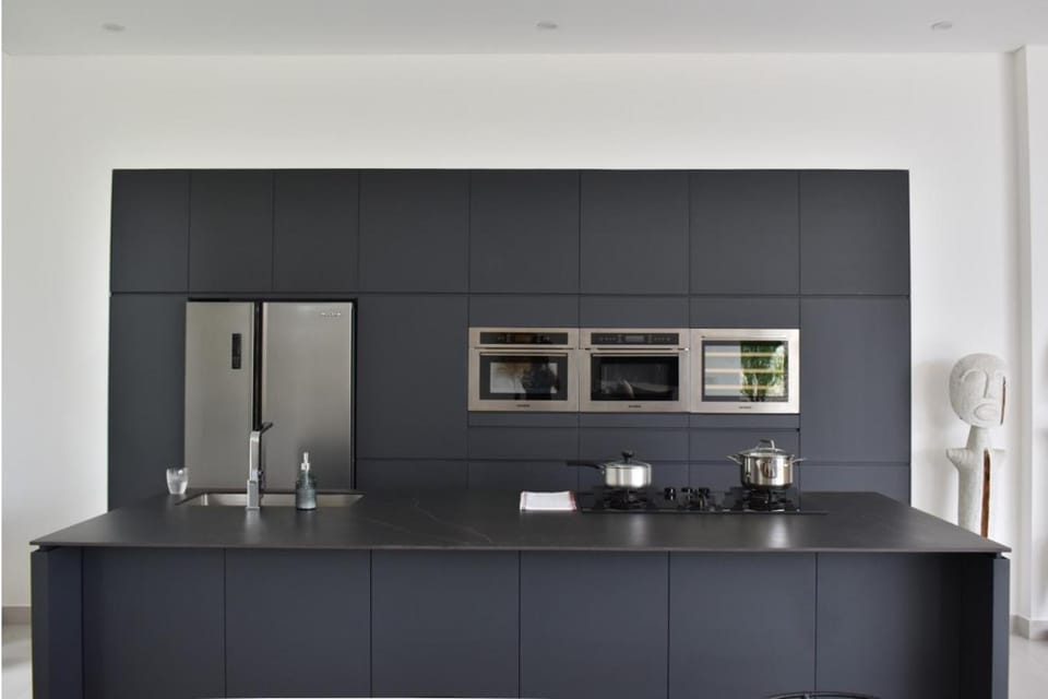 Coffee/tea facilities, Kitchen or kitchenette, oven, stove