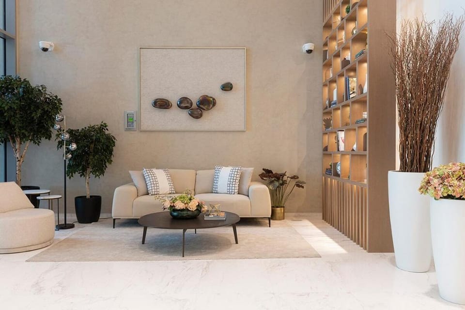 Elegant Apt With Balcony Minutes from Burj Khalifa Apartment in Dubai