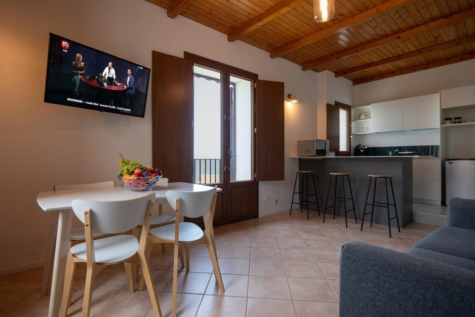 TV and multimedia, Living room, Dining area