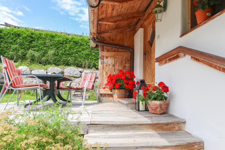 Facade/entrance, BBQ facilities, Garden, Balcony/Terrace