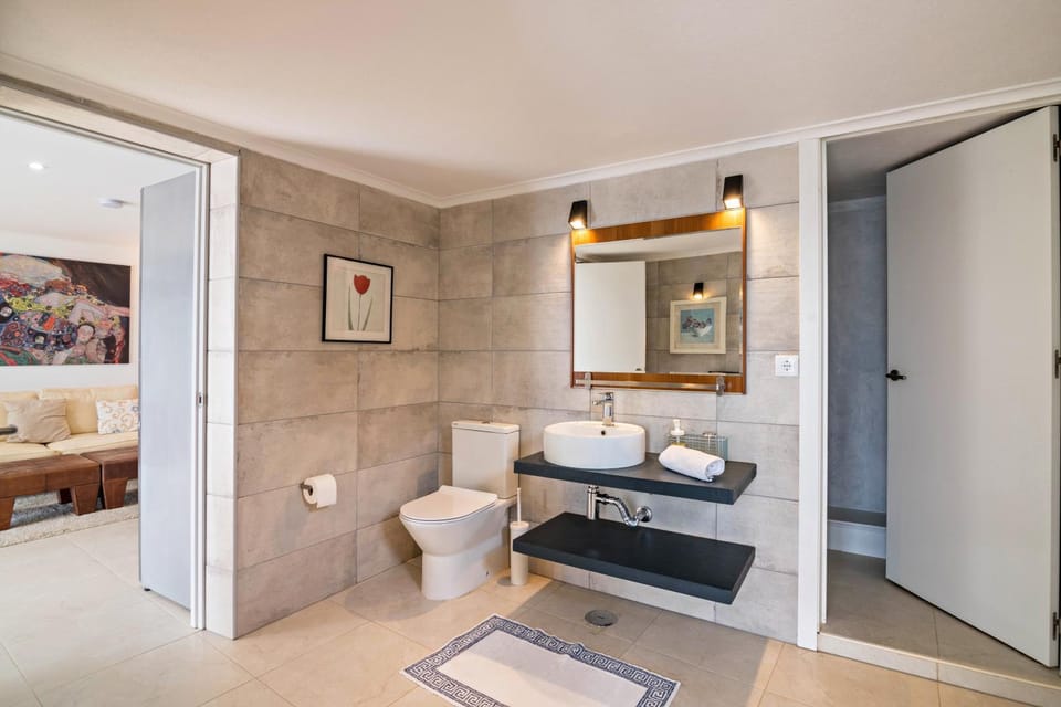 Bathroom, Living room