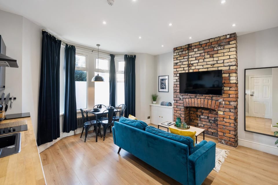 Stylish modern apartment near the city centre with nearby off-road parking Apartment in Cardiff