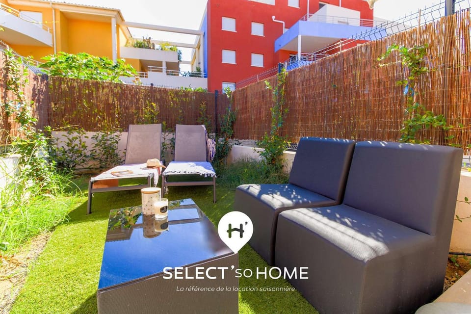 Property building, Patio, Spring, Day, Garden view