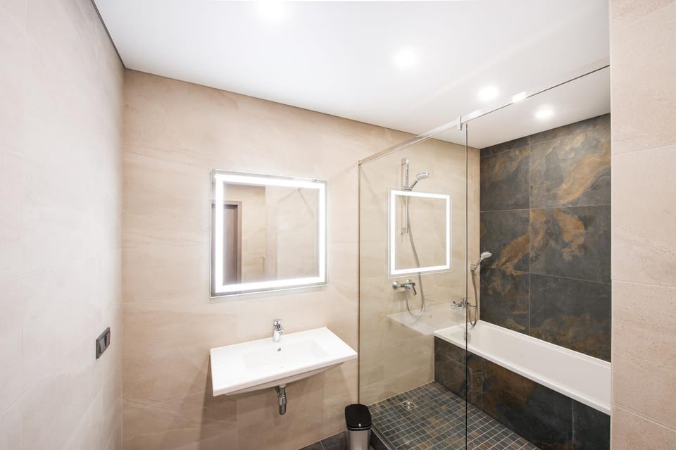 Shower, Bath