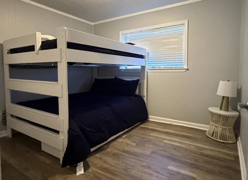 Bedroom, bunk bed