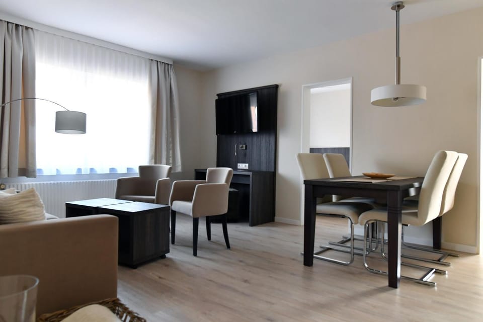 TV and multimedia, Living room, Dining area