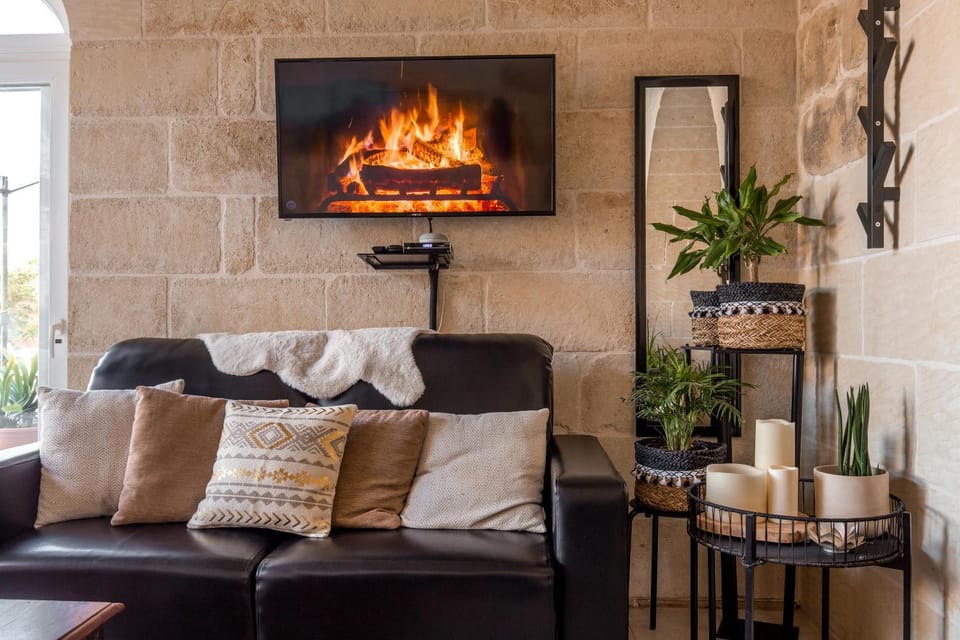 Communal lounge/ TV room, Living room