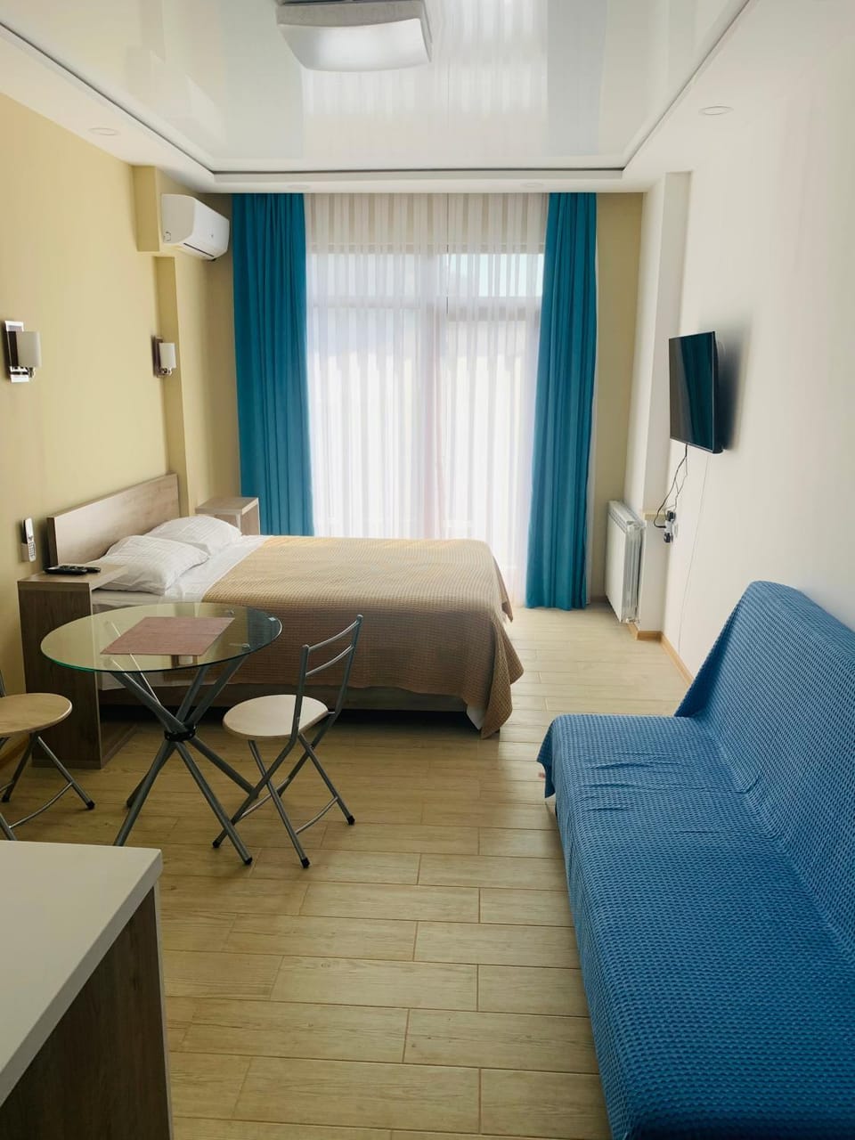 Photo of the whole room