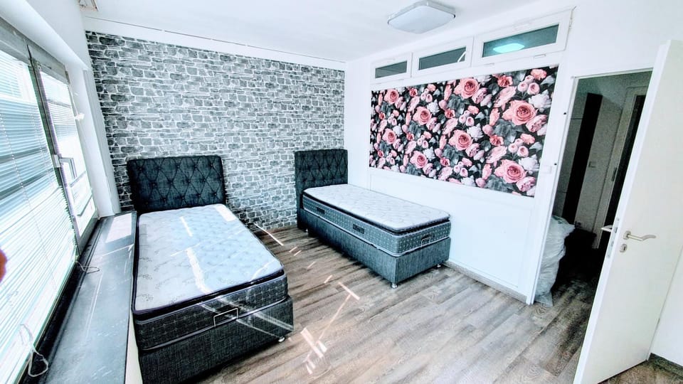 Bed, Living room