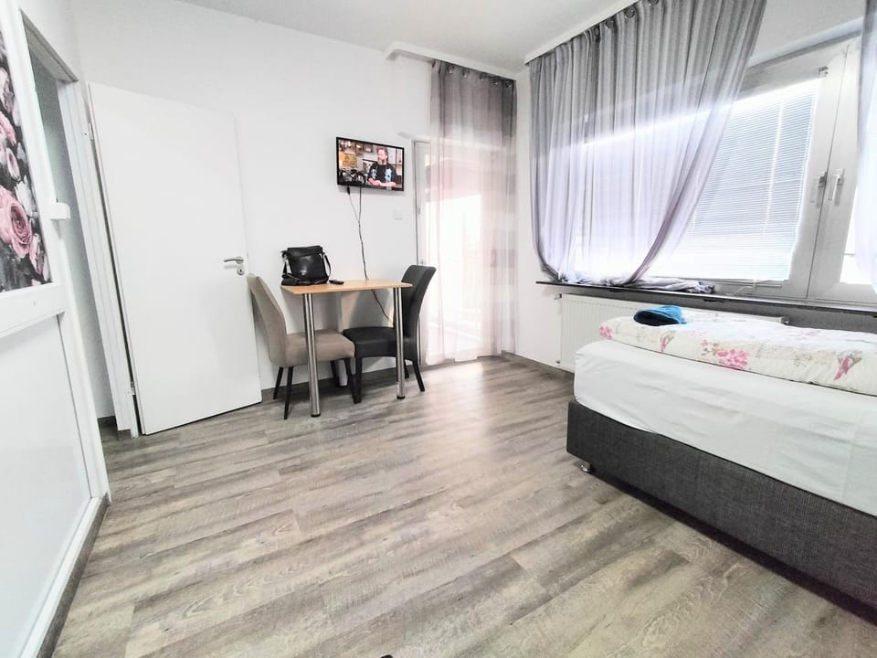 Bed, Living room