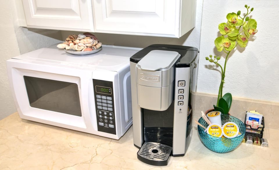 Coffee/tea facilities, minibar