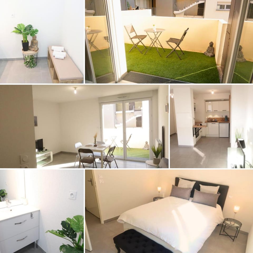 Photo of the whole room, Seating area, Bedroom