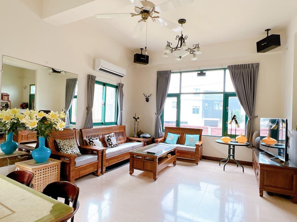 Communal lounge/ TV room, TV and multimedia, Living room, Seating area