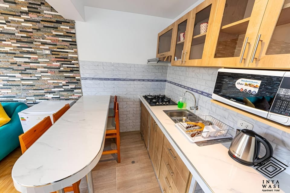 Kitchen or kitchenette, Food and drinks, Dining area, kitchen