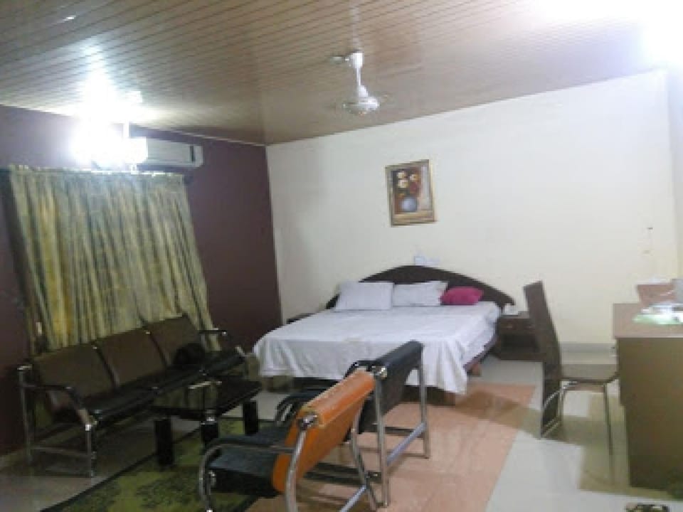 Restaurant/places to eat, Bedroom