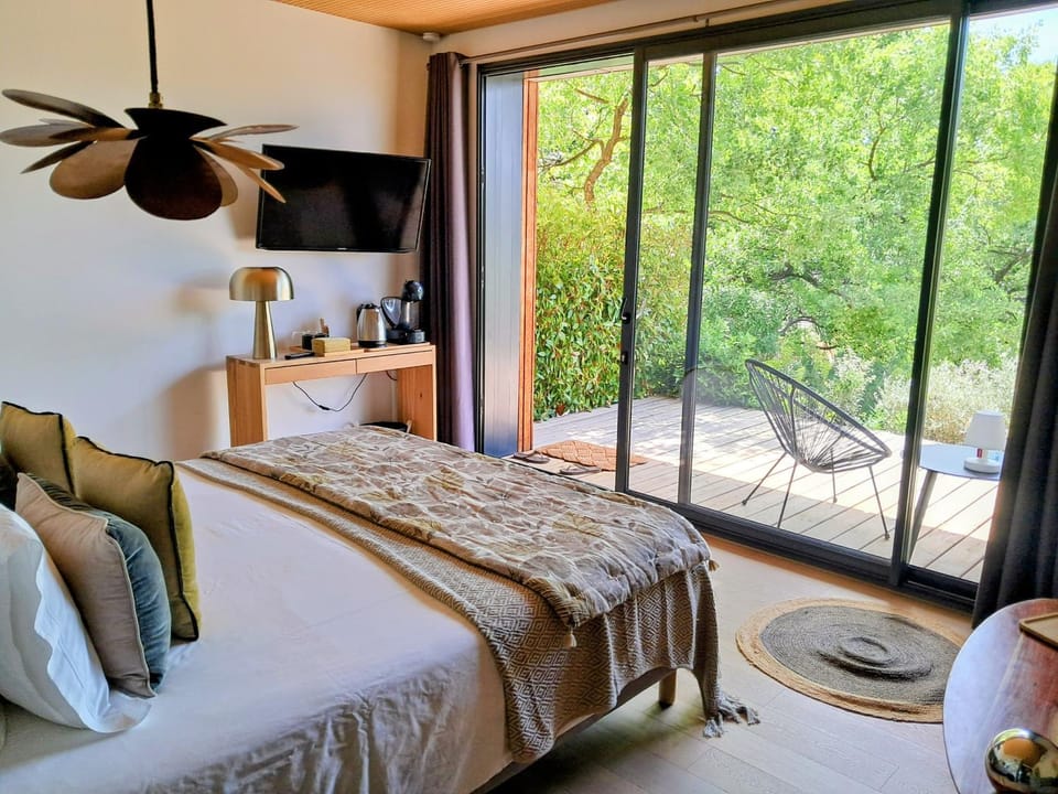 Bed, View (from property/room), Balcony/Terrace, Photo of the whole room, Bedroom