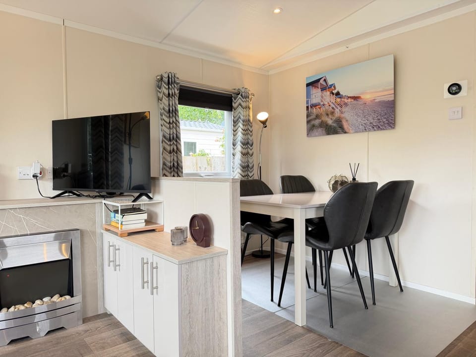 Chalet 536 op Recreatiepark De Wielen Campground/ 
RV Resort in North Holland (province)