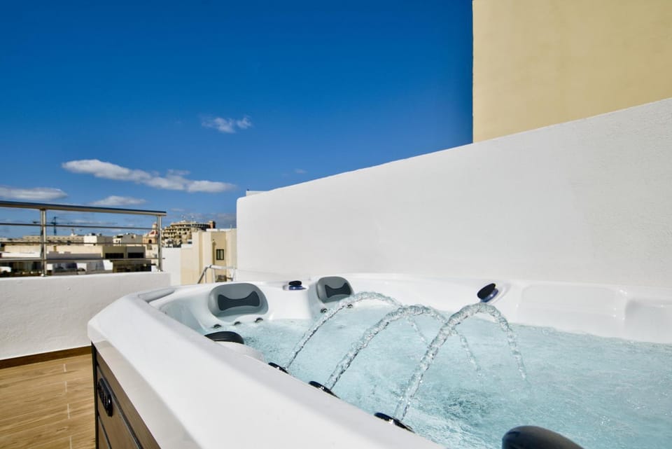 Hot Tub, View (from property/room), Balcony/Terrace