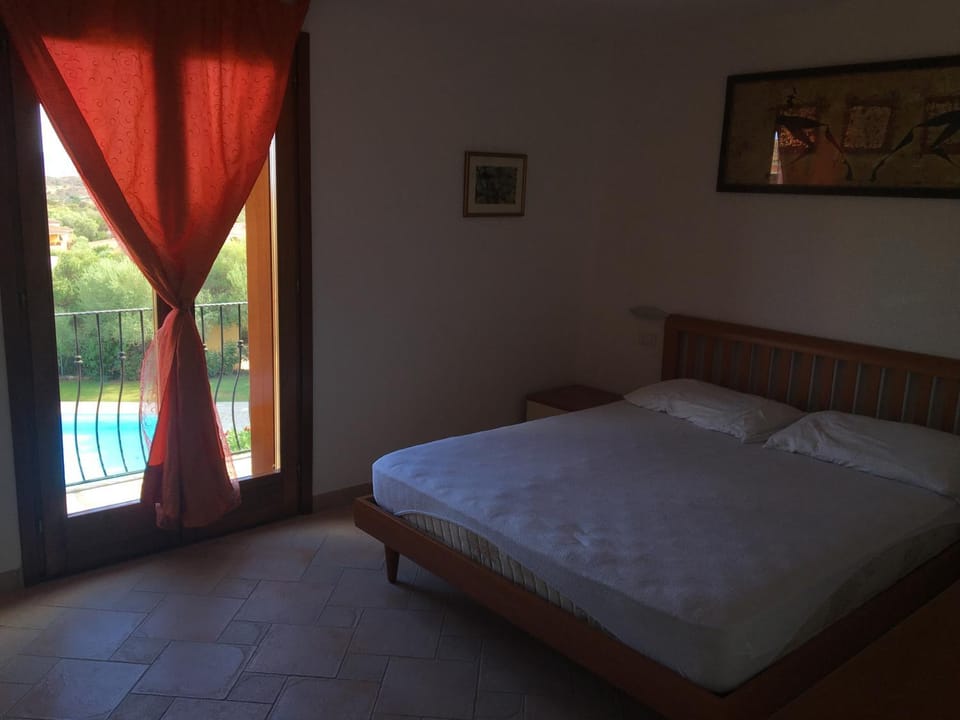 Food close-up, Bedroom