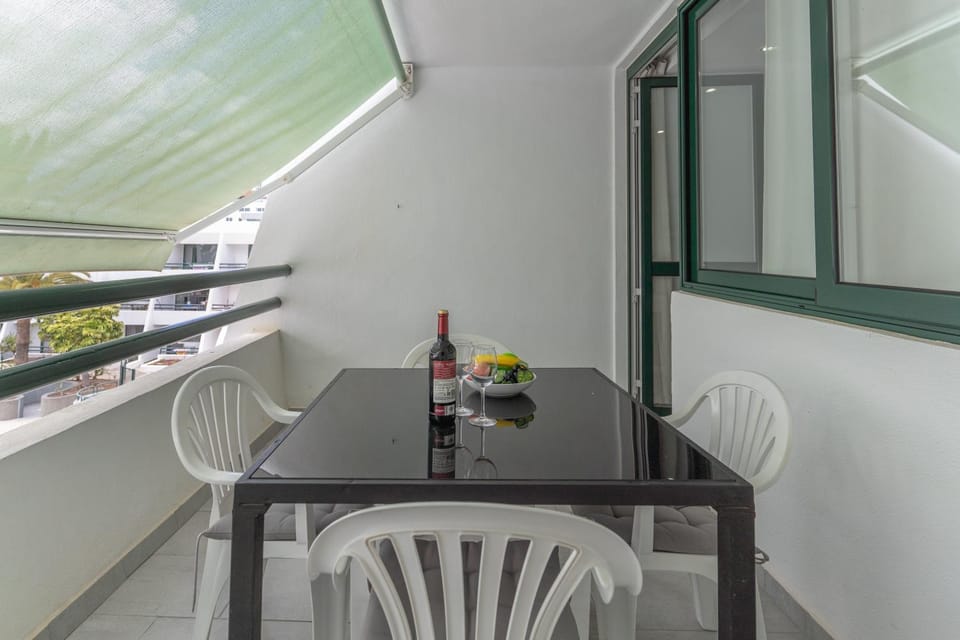 Balcony/Terrace, Dining area, Pool view