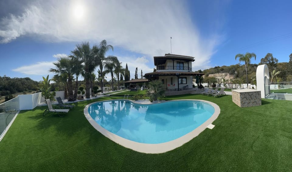 Leo's Paradise Villa in Protaras