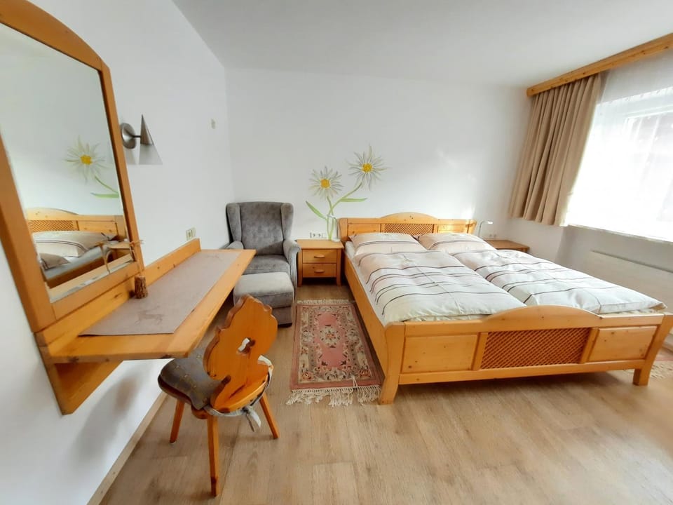 Bed, Seating area, Bedroom