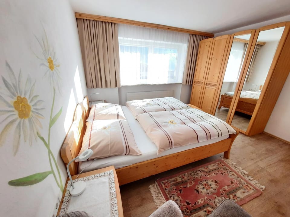 Bedroom, Text overlay, wardrobe