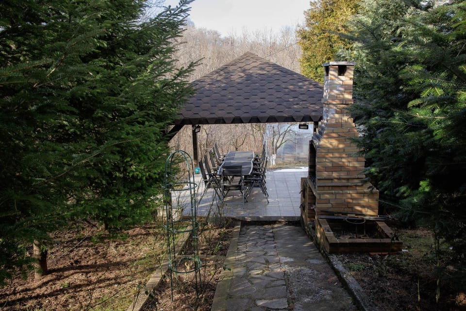 Property building, Restaurant/places to eat