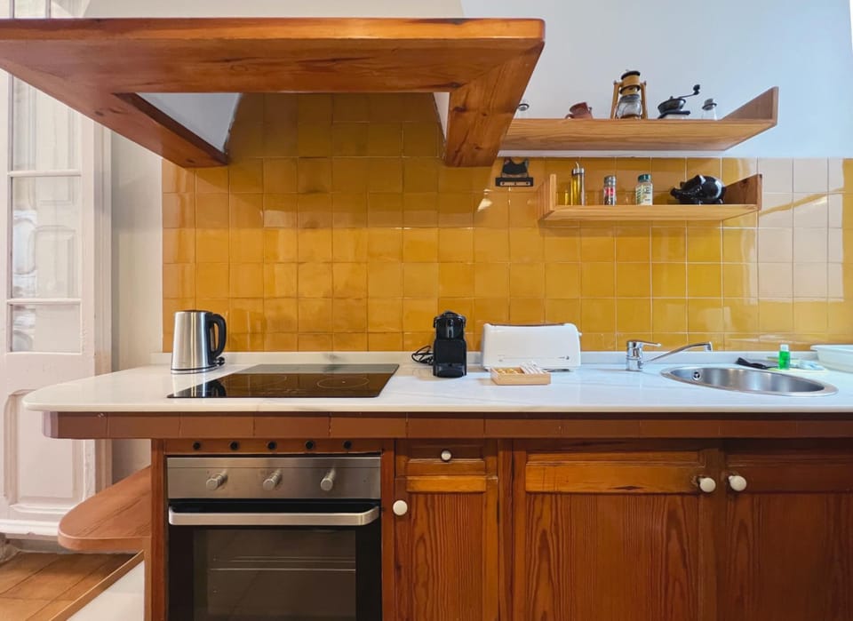 Kitchen or kitchenette, pet friendly, stove