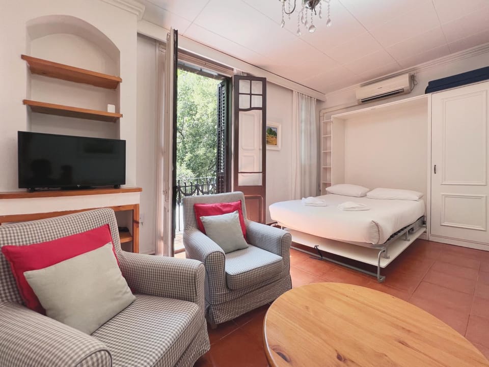 Photo of the whole room, Seating area, Bedroom
