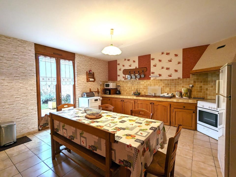 Charmant gîte historique près de Verdun, 3 chambres, cheminée, terrasse, parking, animaux acceptés - FR-1-585-15 House in Grand Est
