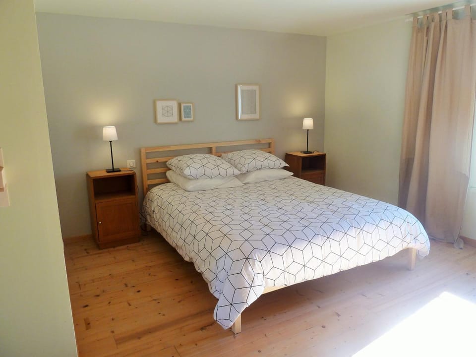 Grande maison rénovée, piscine, 4 chambres, vaste terrain, près piste cyclable et pêche, Wi-Fi inclus - FR-1-426-408 House in Pays de la Loire