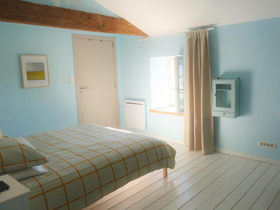 Grande maison rénovée, piscine, 4 chambres, vaste terrain, près piste cyclable et pêche, Wi-Fi inclus - FR-1-426-408 House in Pays de la Loire