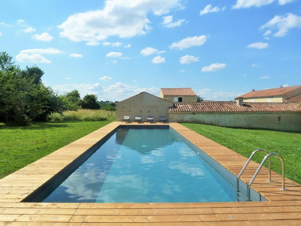 Charmante maison XVIIIème rénovée avec piscine et terrasse, proche rivière et pistes cyclables - FR-1-426-99 House in Pays de la Loire