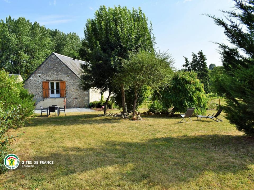 Gîte élégant en Touraine avec jardin clos et WIFI - FR-1-381-505 House in Centre-Val de Loire