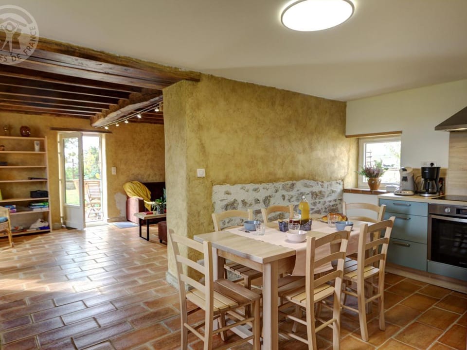Gîte Authentique avec Internet Très Haut Débit à Amions-Vézelin - FR-1-496-226 House in Auvergne-Rhône-Alpes