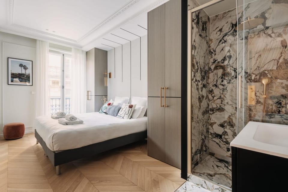 Bed, Photo of the whole room, Bedroom